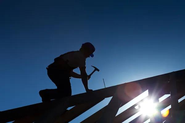 Signs You Need a Roofing Contractor in Phoenix for Repairs